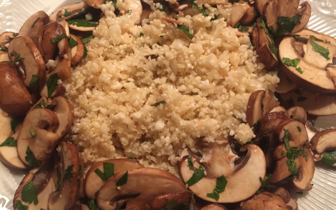Reis mit marinierten Pilzen